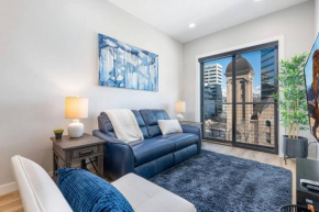 Modern dntwn apt- prime location